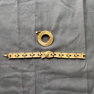 Set of 4 Vintage Signed Monet Bracelet Brooch Gold Tone and Black Tone